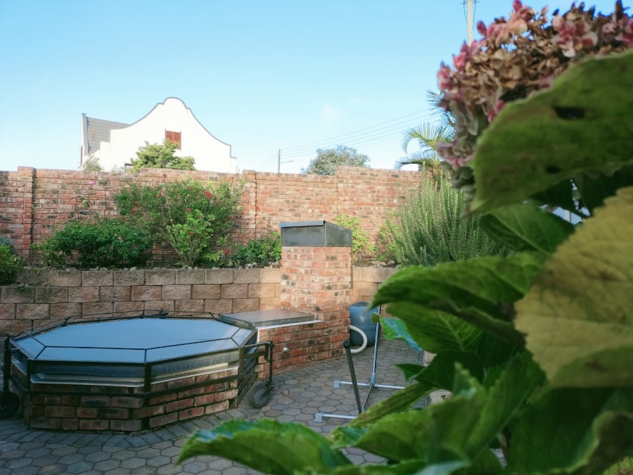 4 Bedroom Property for Sale in Fraaiuitsig Western Cape